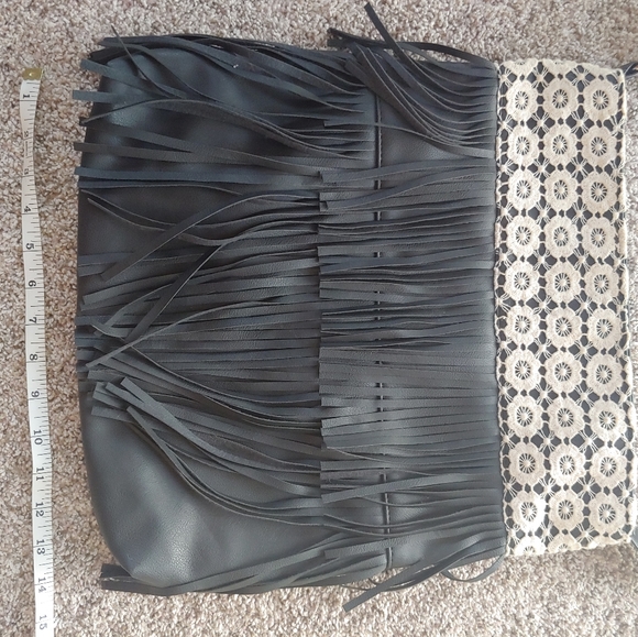 Black fringe with lace purse - Picture 4 of 4